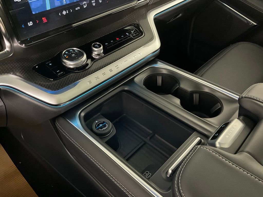 New 2026 Ford Expedition Platinum w/ Stealth Appearance Package image 18