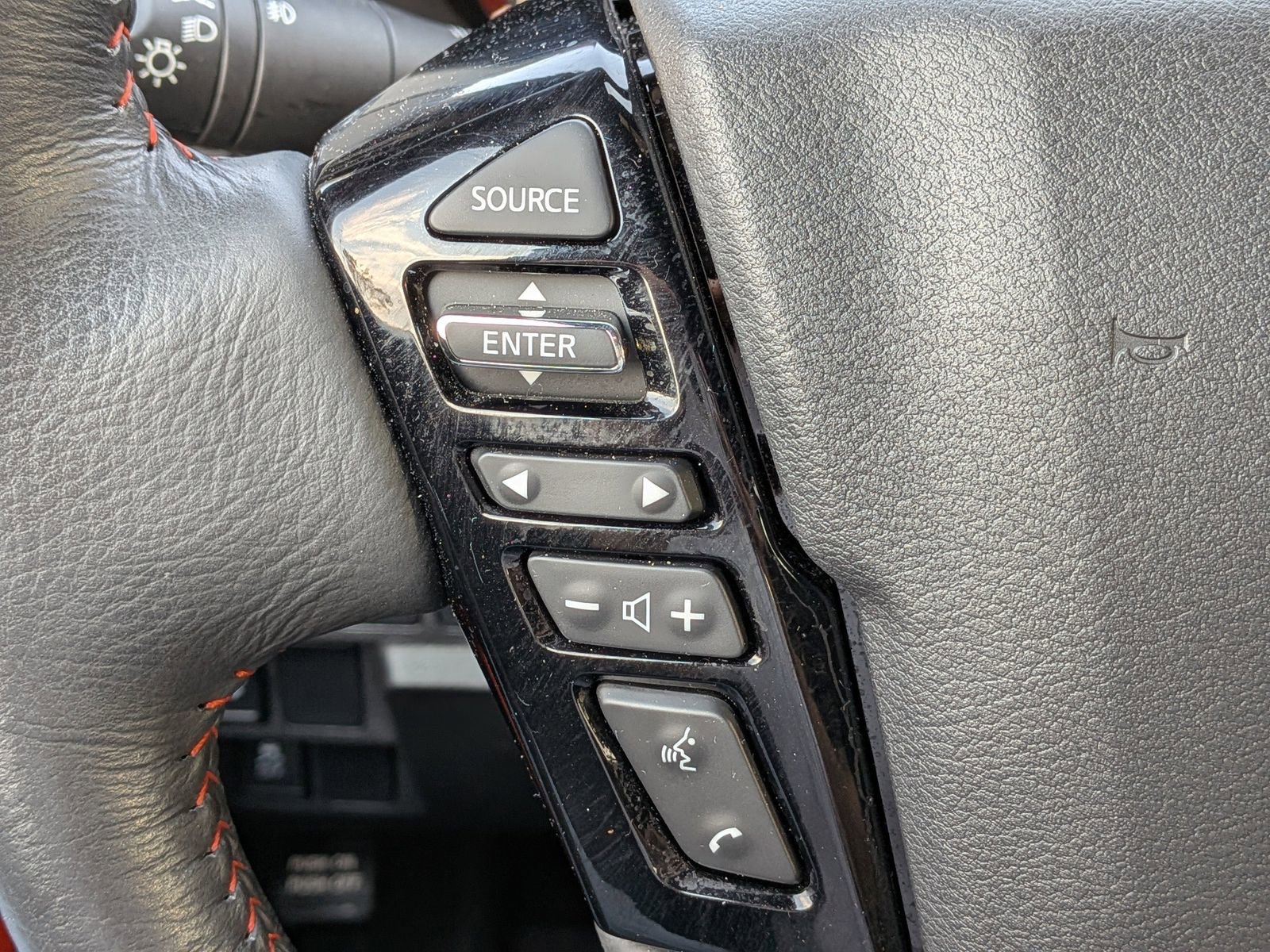 Used 2024 Nissan Frontier Pro-X image 27