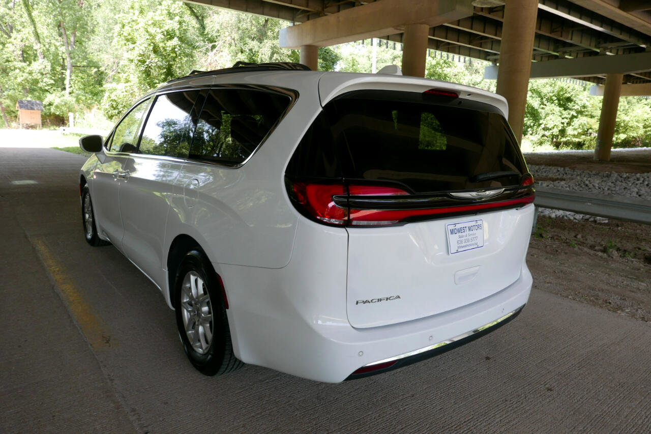 Used 2021 Chrysler Pacifica Touring-L image 33