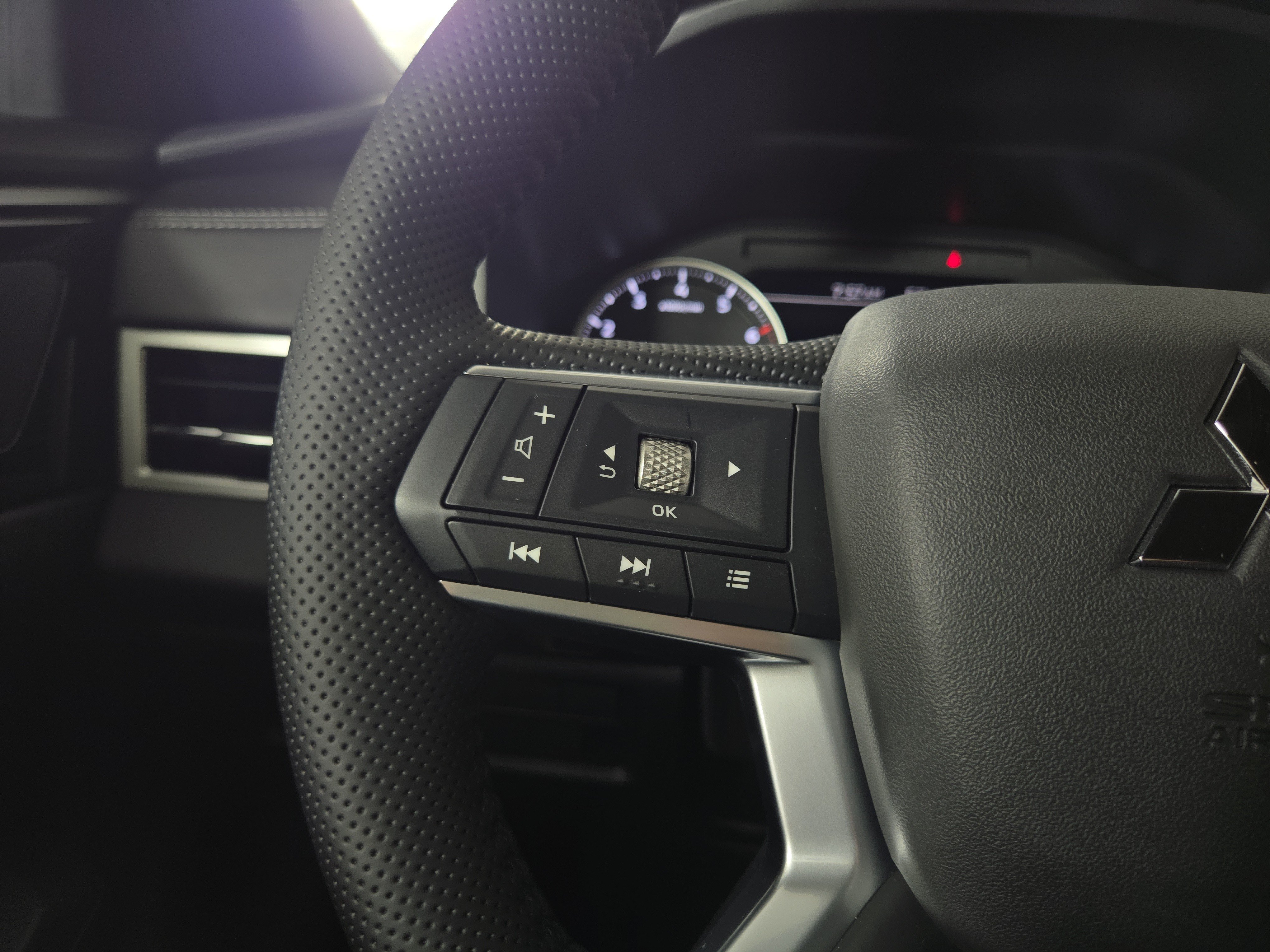 New 2026 Mitsubishi Outlander LE AWD/4WD image 15