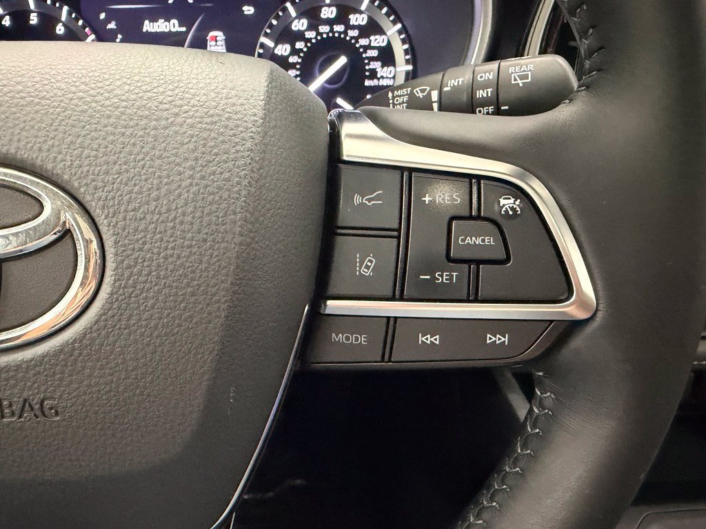 Used 2021 Toyota Highlander XLE FWD image 23