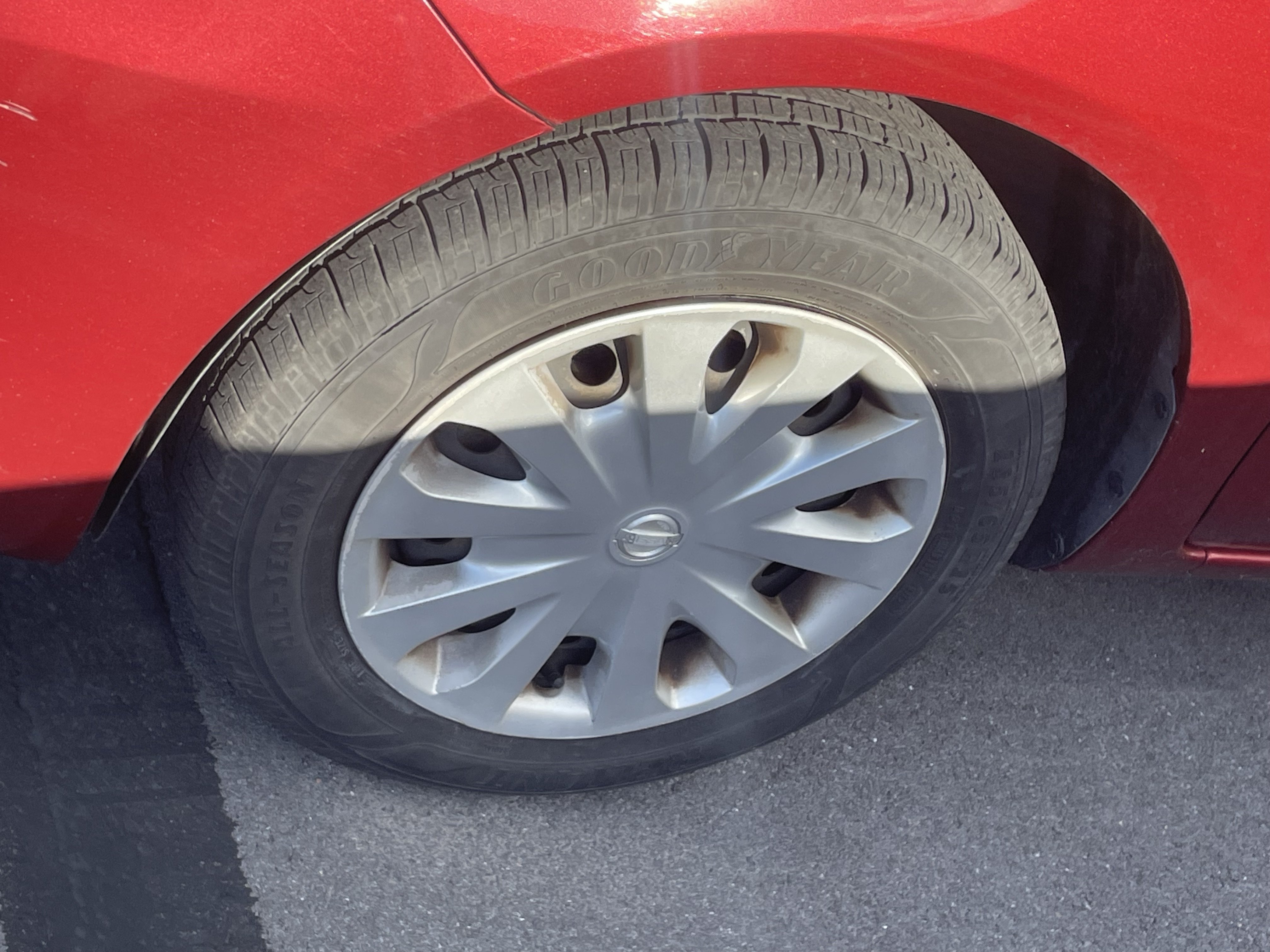 Used 2018 Nissan Versa SV FWD image 5