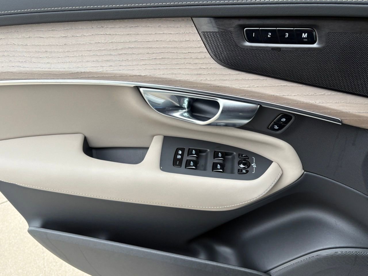 New 2026 Volvo XC90 T8 Plus image 18