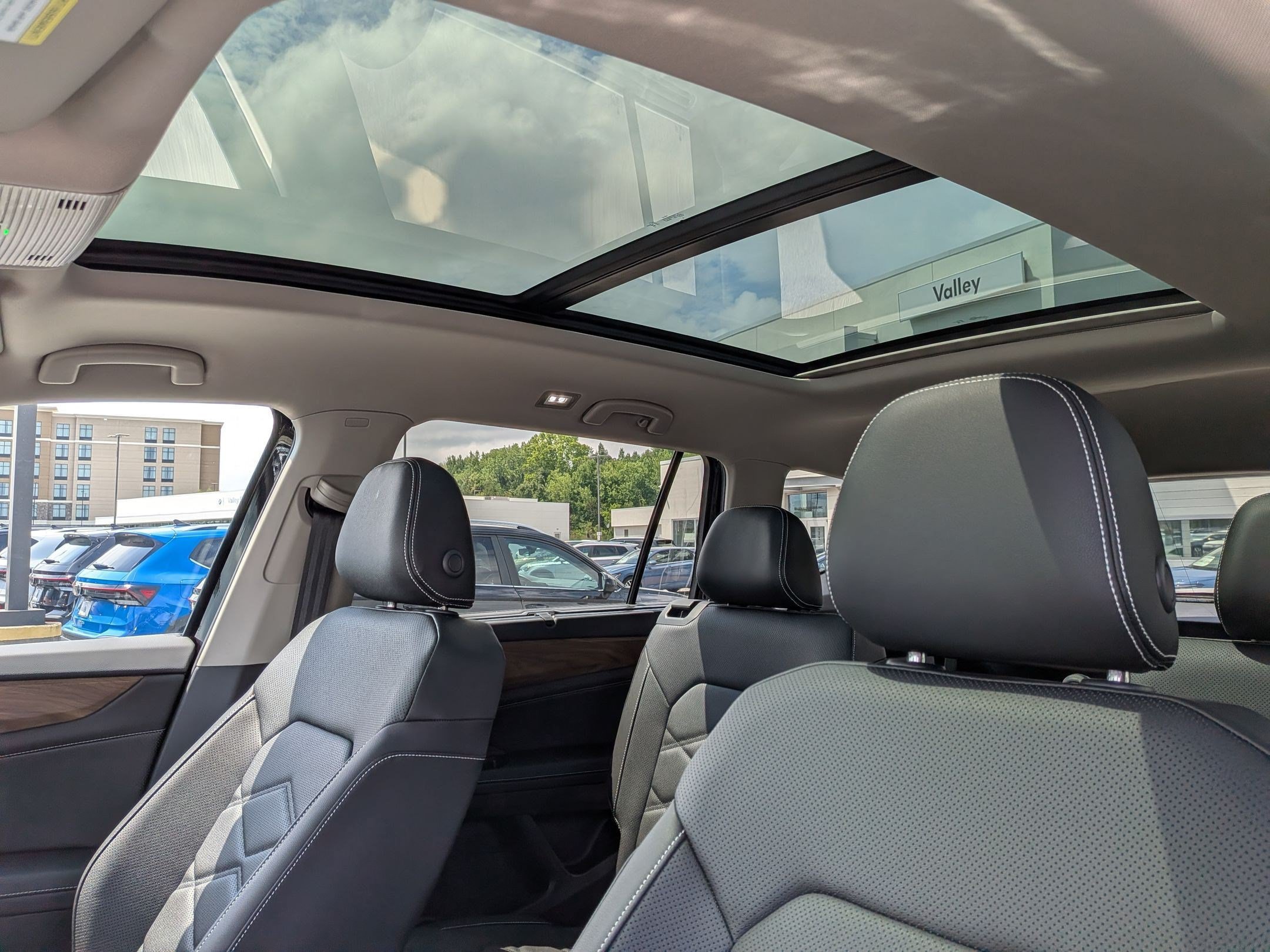 New 2026 Volkswagen Atlas SE FWD image 16