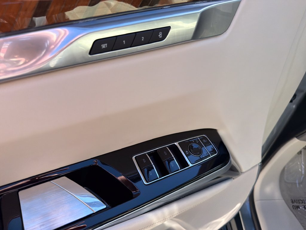 Used 2025 Cadillac Escalade ESV Sport Platinum w/ LPO, Floor Liner Package AWD/4WD image 19