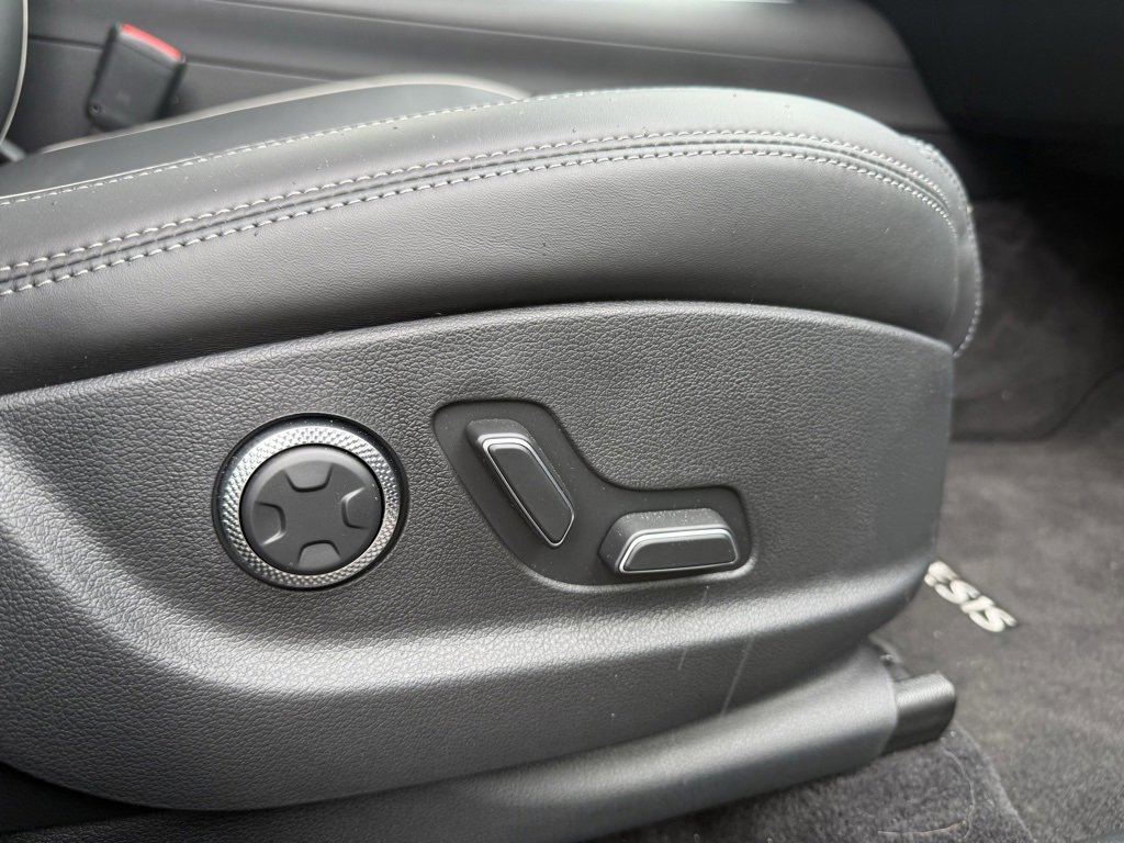 Used 2025 Genesis GV70 3.5T Sport w/ Sport Prestige Package image 17