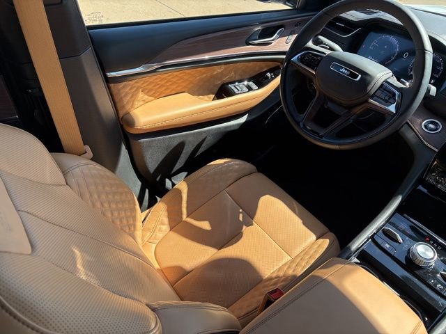 Used 2025 Jeep Grand Cherokee Summit image 15
