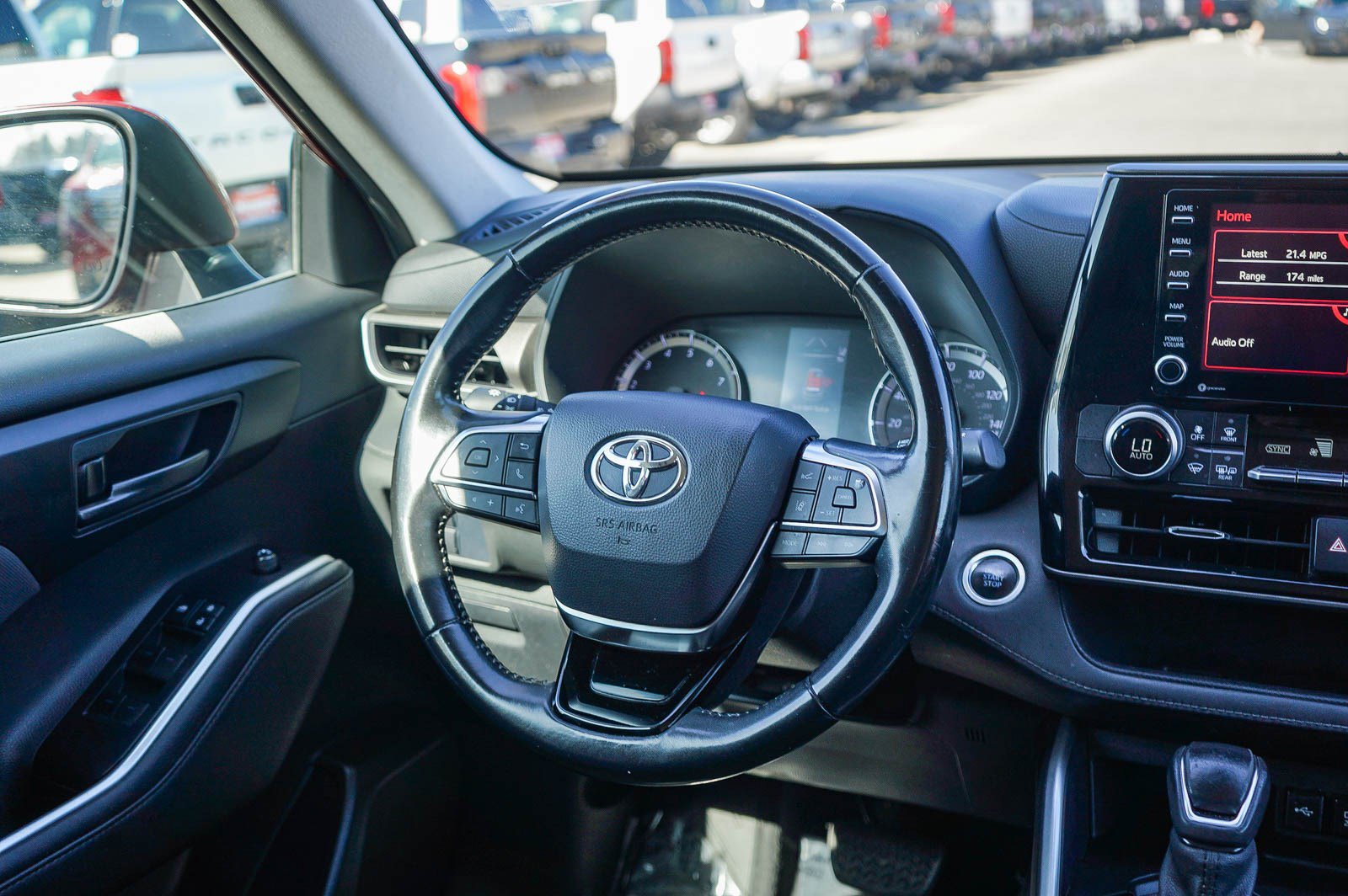 Used 2021 Toyota Highlander LE image 16