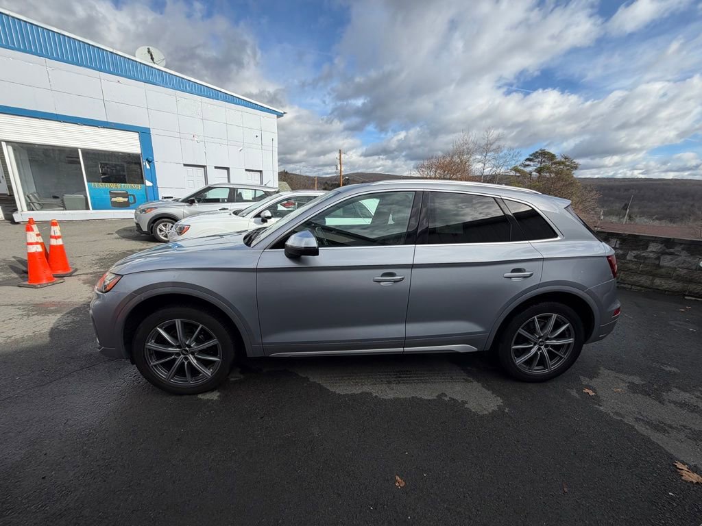 Used 2022 Audi SQ5 Premium w/ Convenience Package image 2