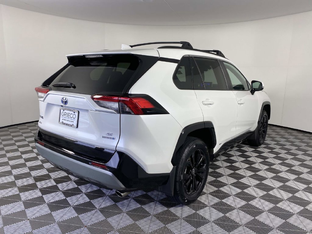 Used 2024 Toyota RAV4 SE w/ Convenience Package AWD/4WD image 9