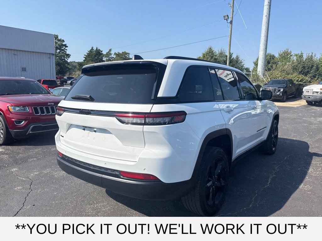Used 2023 Jeep Grand Cherokee Altitude AWD/4WD image 4