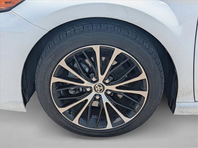 Used 2020 Toyota Camry SE FWD image 10