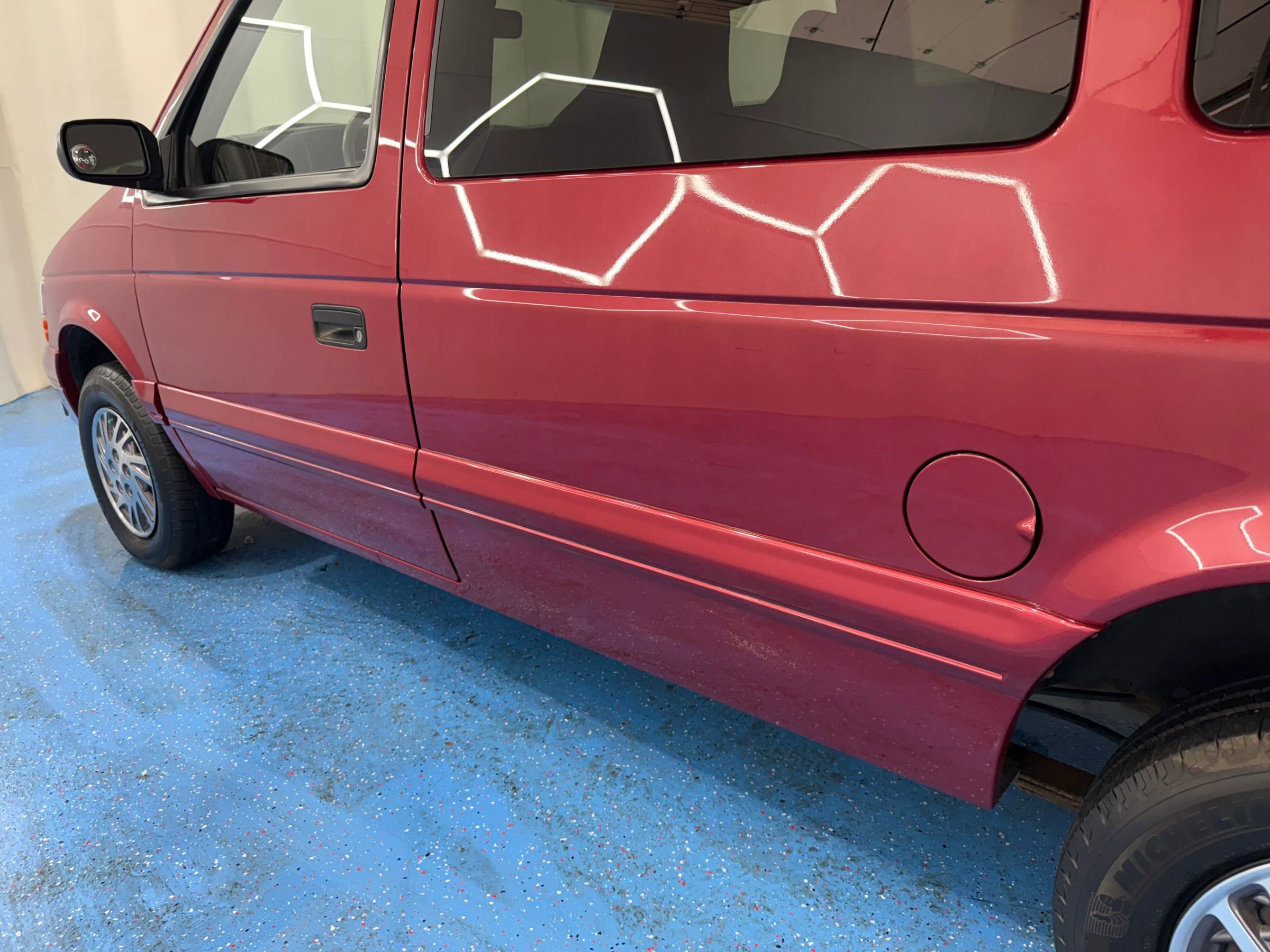 Used 1995 Dodge Caravan Minivan image 24