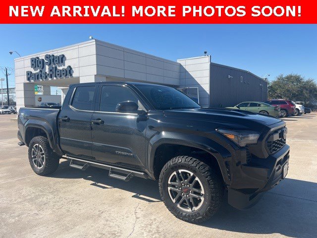 Used 2025 Toyota Tacoma TRD Sport image 2