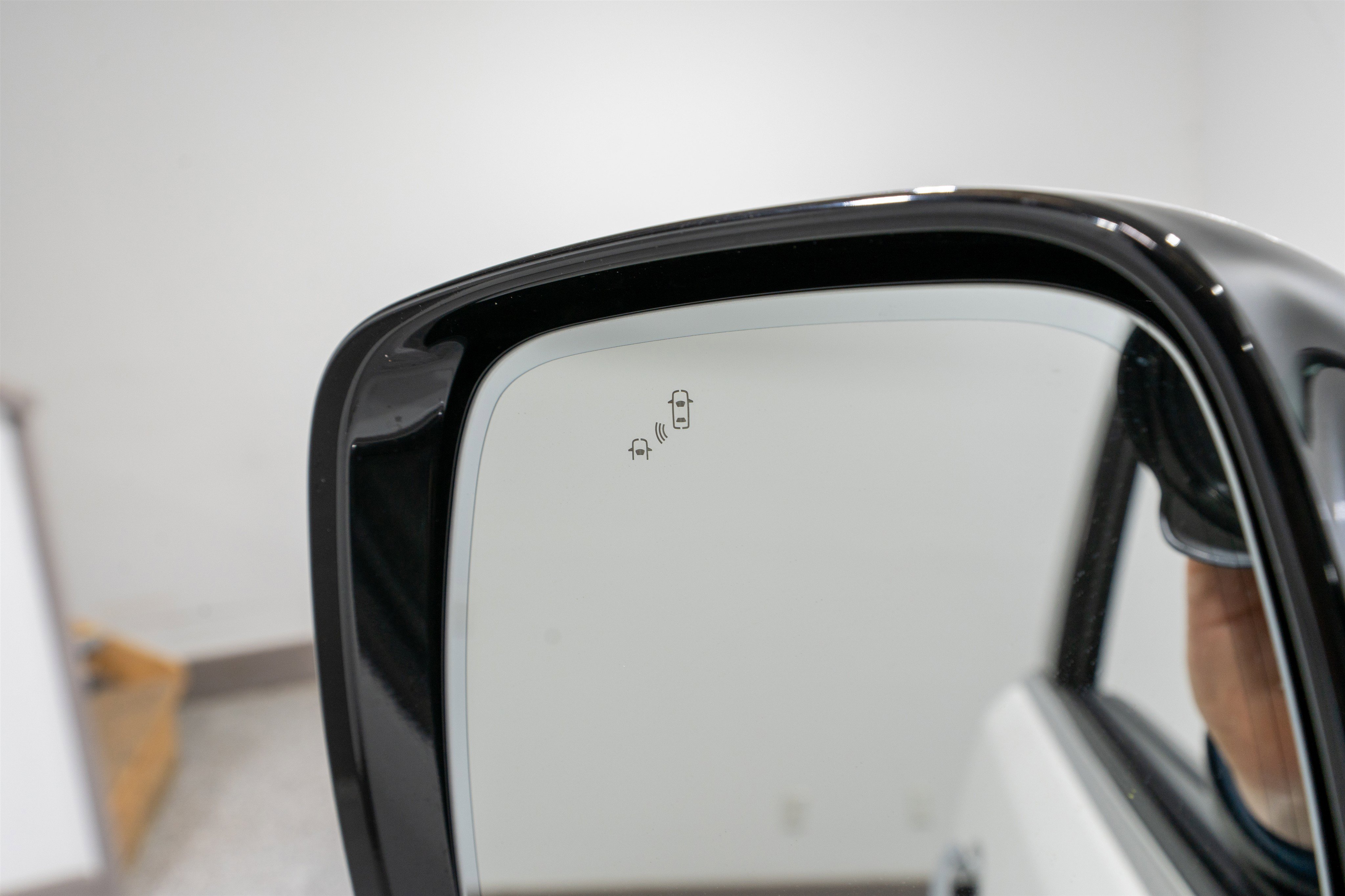 Used 2024 Nissan Armada SL w/ Captain's Chairs Package image 13