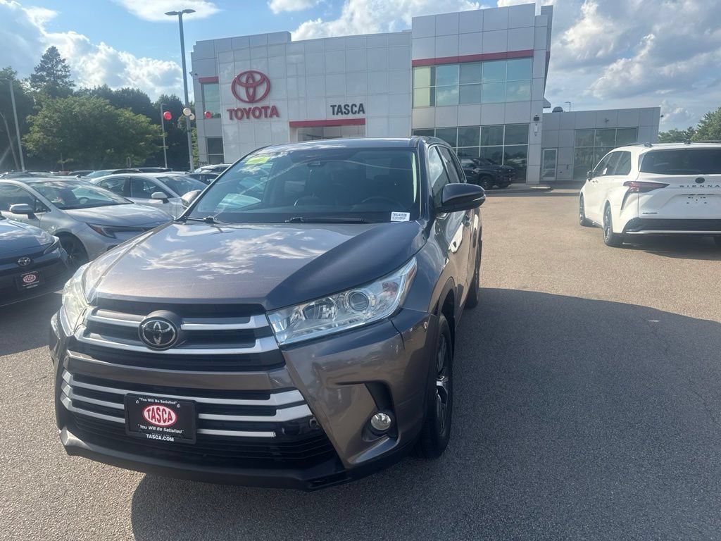 Used 2019 Toyota Highlander Plus AWD/4WD image 2