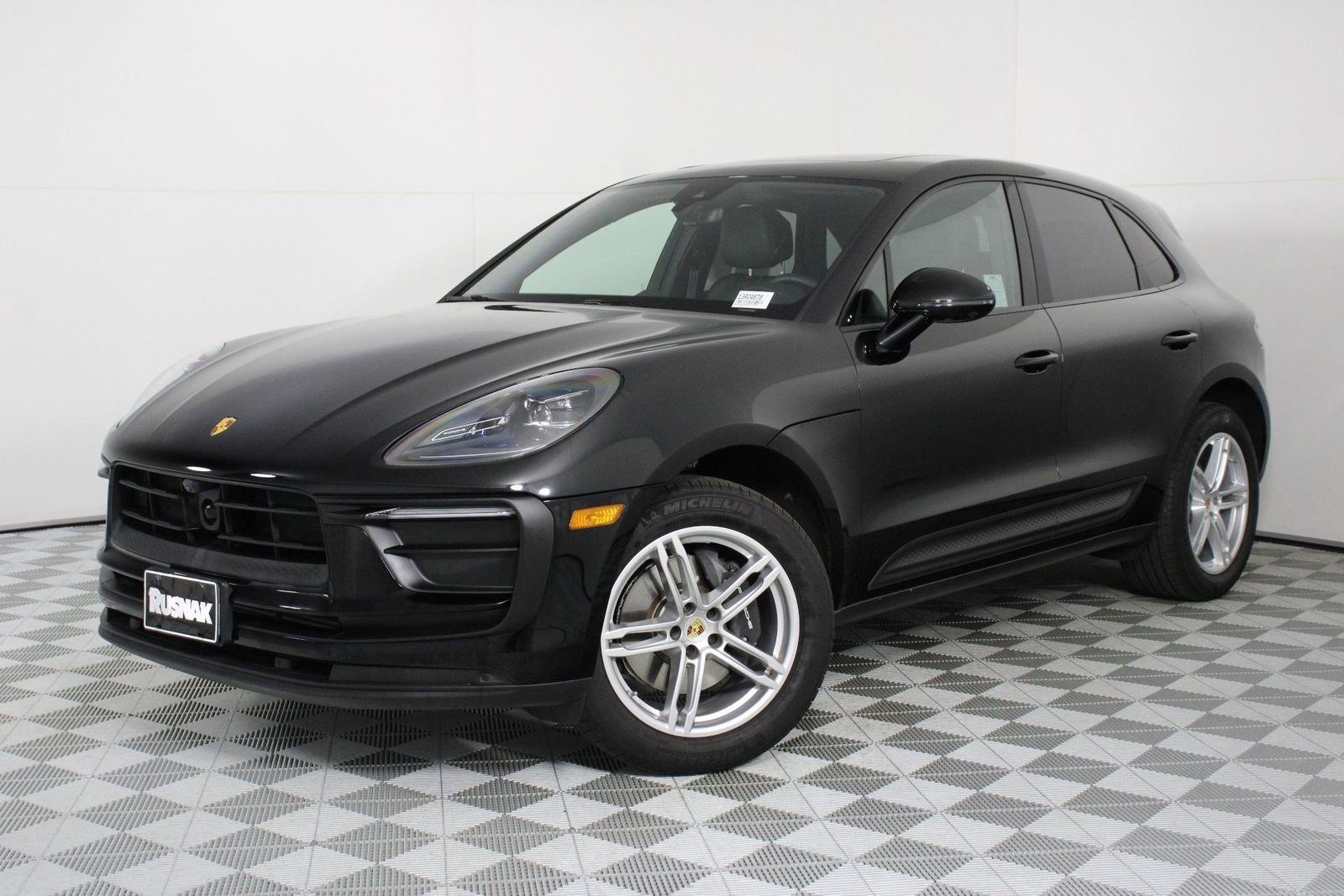 Certified 2025 Porsche Macan image 35