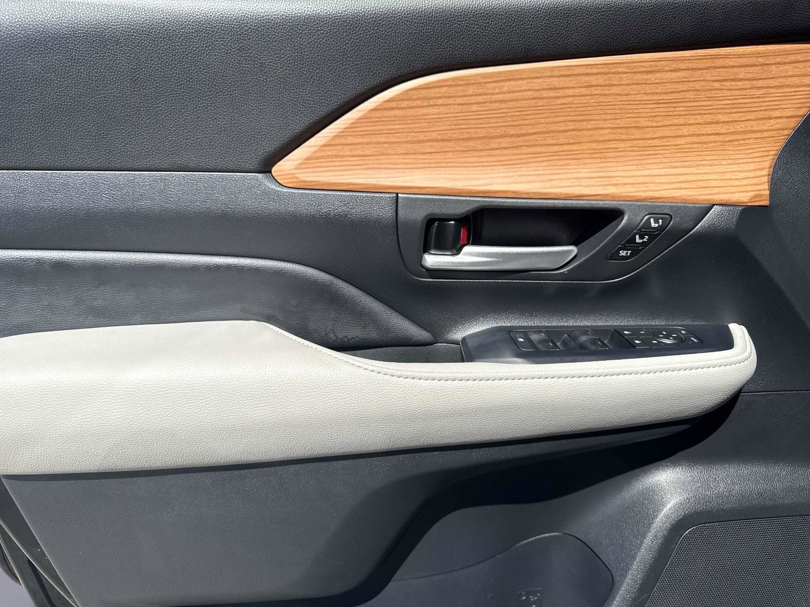 Used 2024 Toyota Grand Highlander Limited image 21