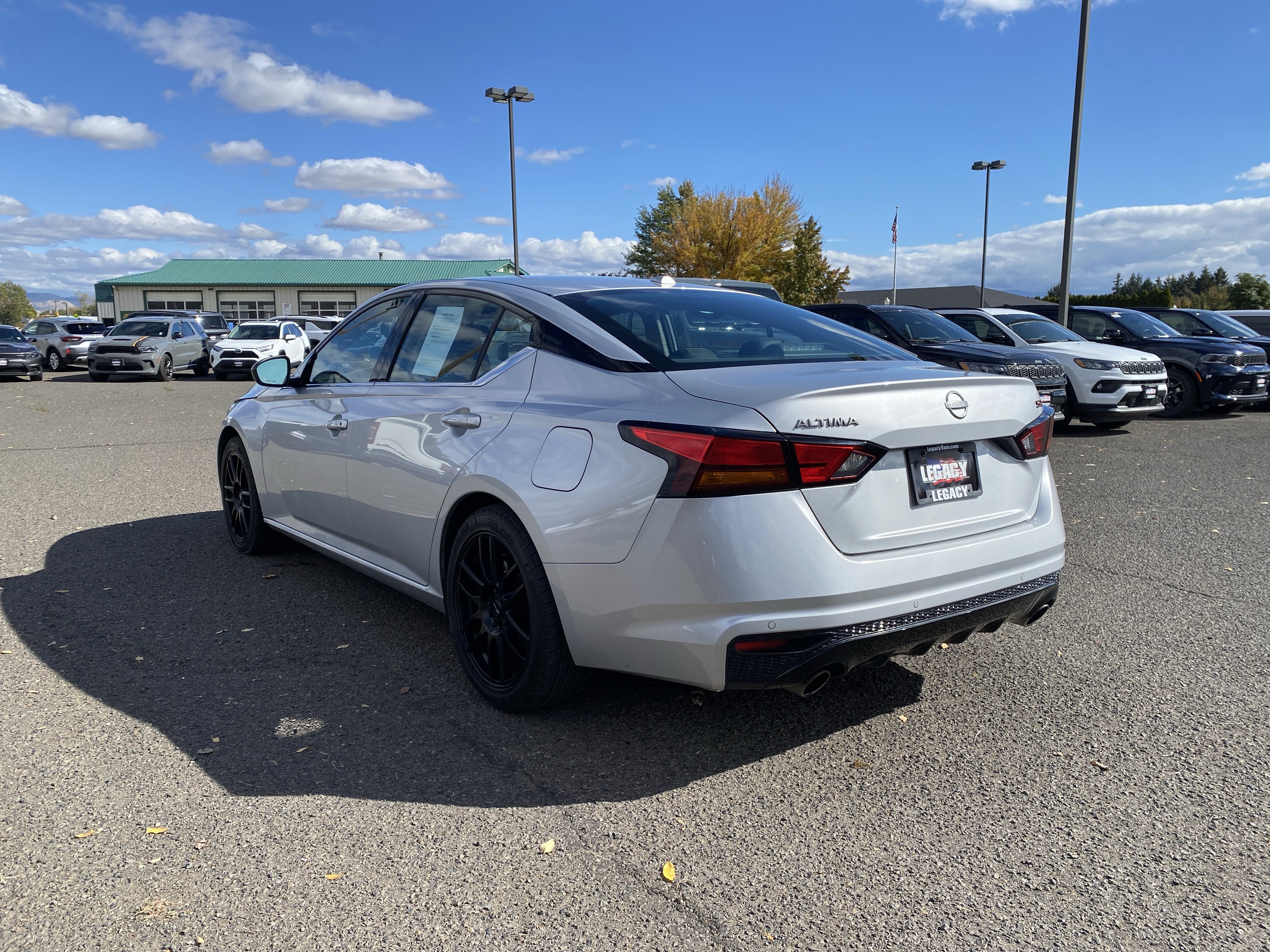 Used 2024 Nissan Altima 2.5 SR FWD image 5