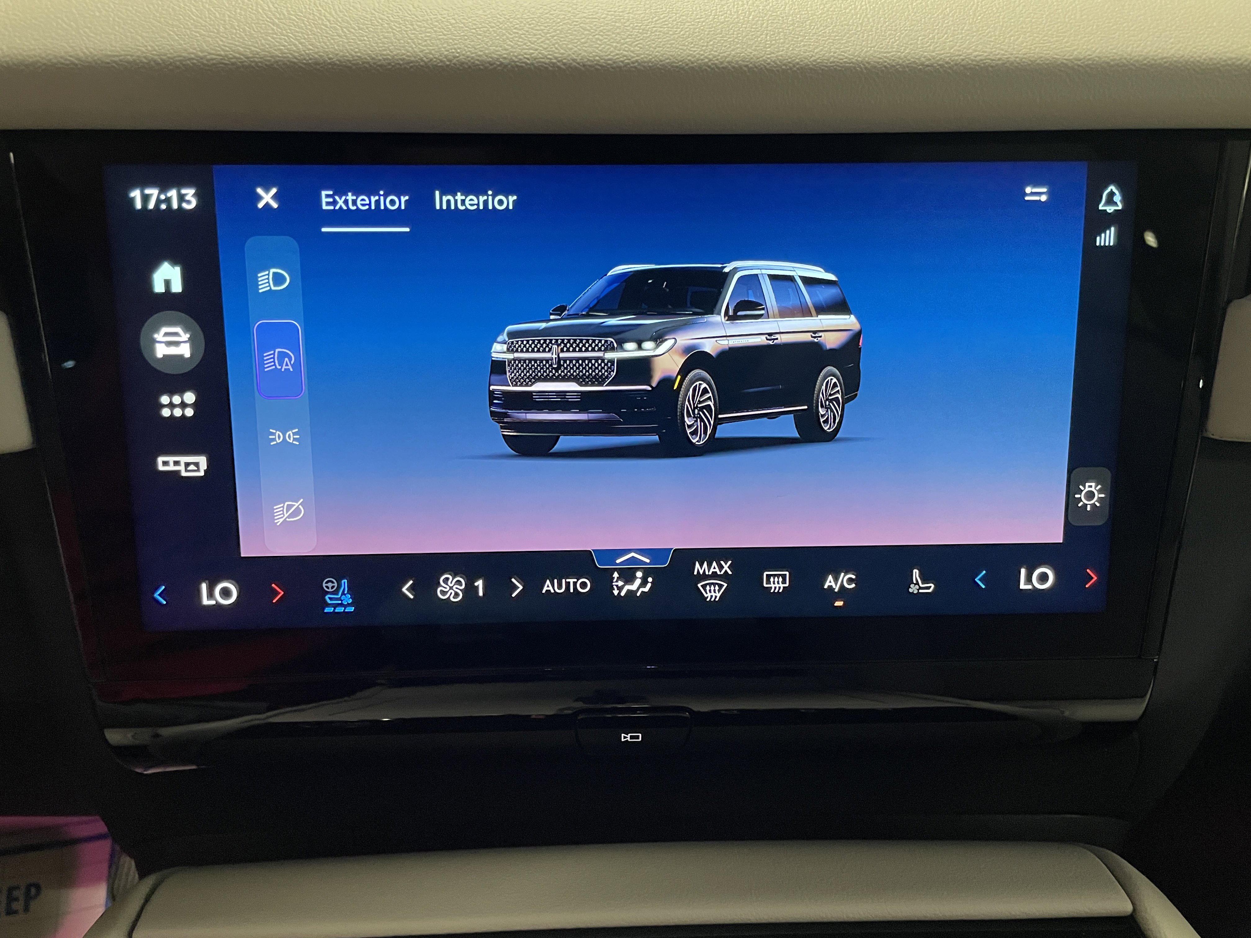 New 2025 Lincoln Navigator Reserve image 16