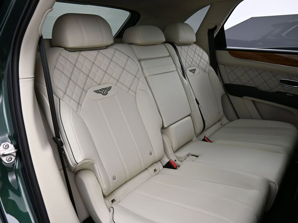 Used 2022 Bentley Bentayga AWD/4WD image 28