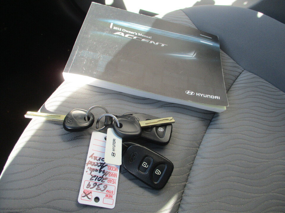 Used 2012 Hyundai Accent GLS w/ Premium Pkg 3 FWD image 36