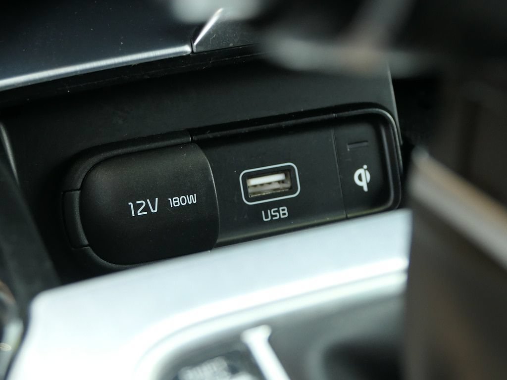 Used 2022 Kia Stinger GT1 w/ Red Interior Color Package RWD image 19