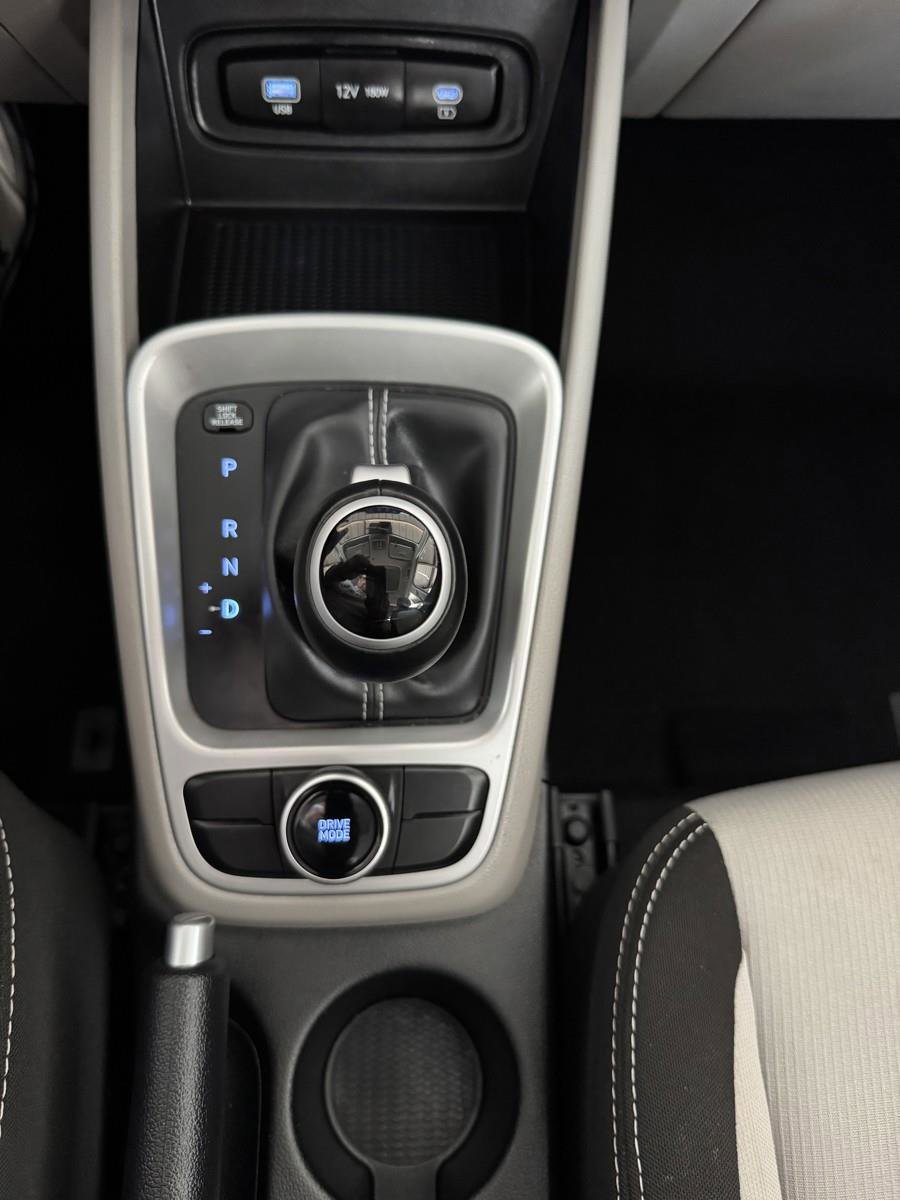 Used 2025 Hyundai Venue SEL image 16