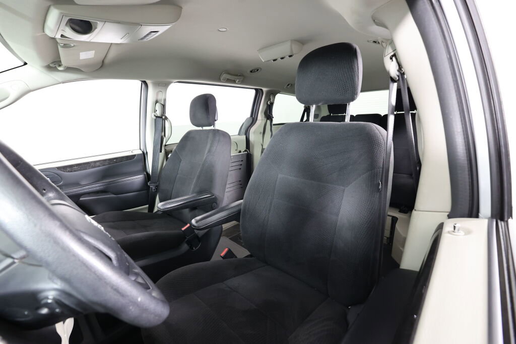 Used 2012 Dodge Grand Caravan SXT image 11