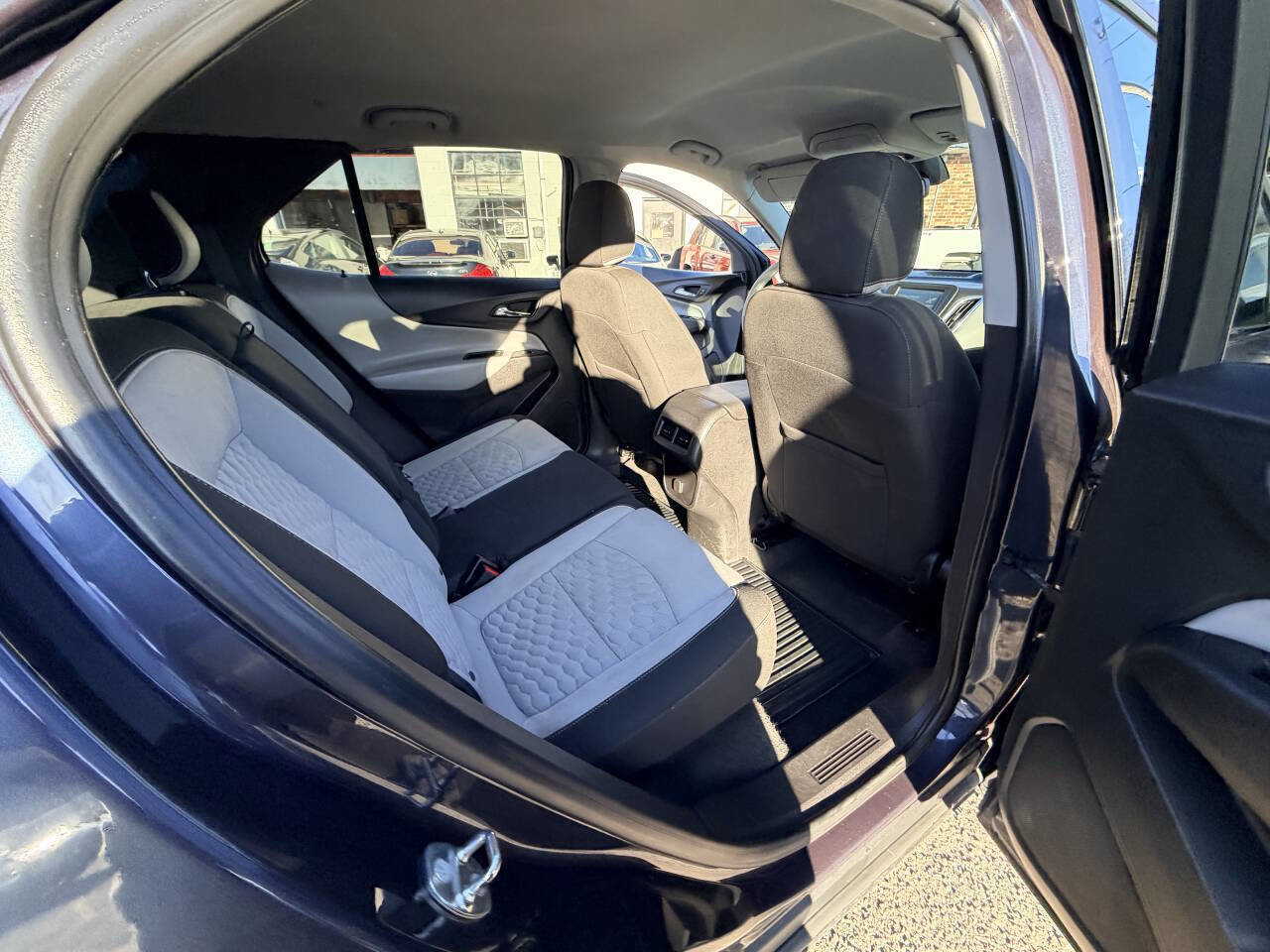Used 2018 Chevrolet Equinox LT FWD image 48