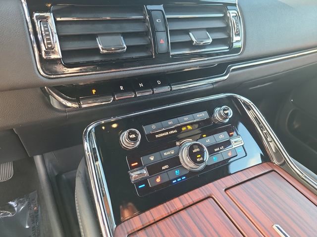 Used 2024 Lincoln Navigator Premiere AWD/4WD image 36