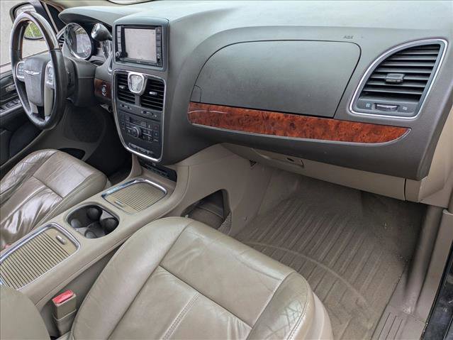 Used 2016 Chrysler Town & Country Limited Platinum image 16