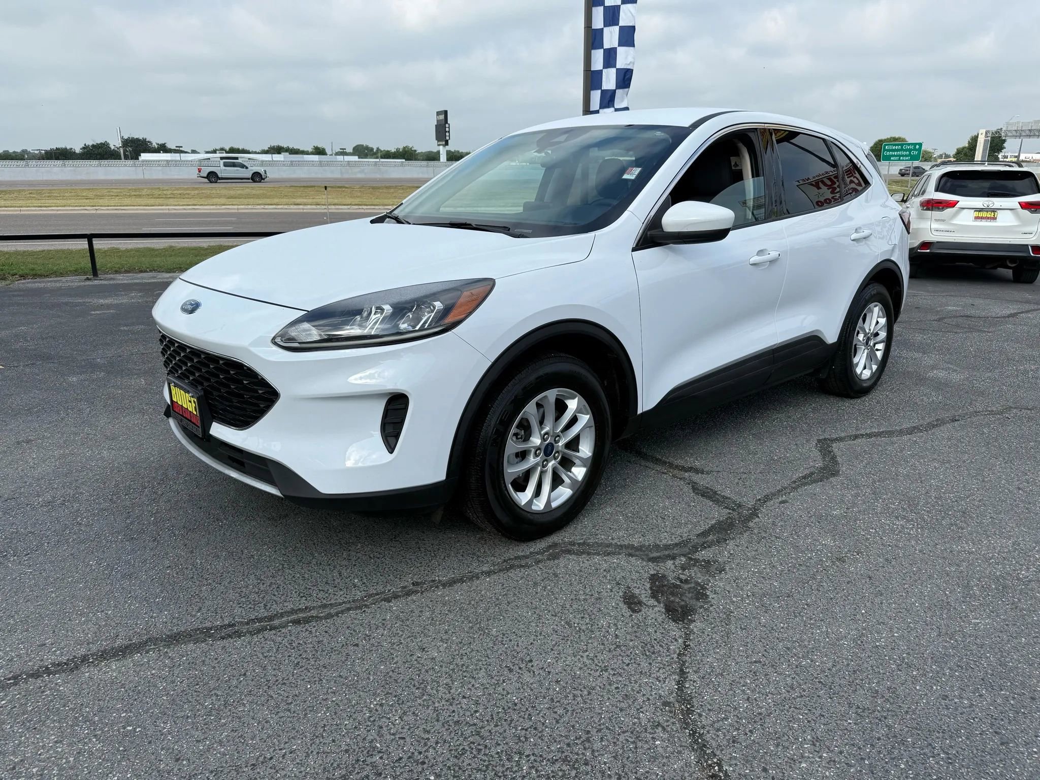 Used 2020 Ford Escape SE image 1
