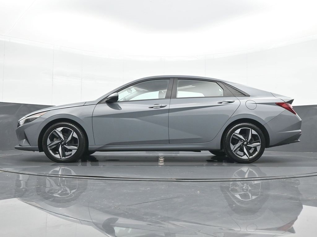 Used 2023 Hyundai Elantra SEL w/ Convenience Package image 18