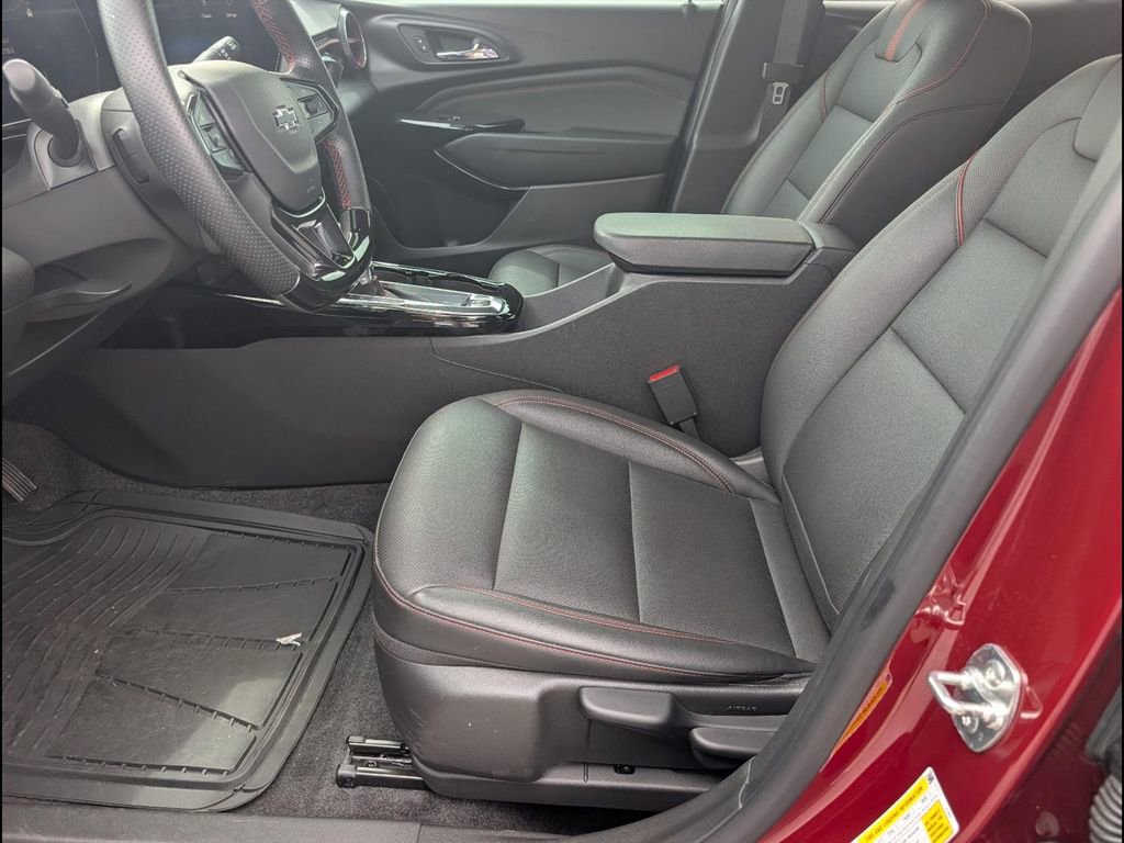 Used 2025 Chevrolet Trax RS w/ Driver Confidence Package image 10