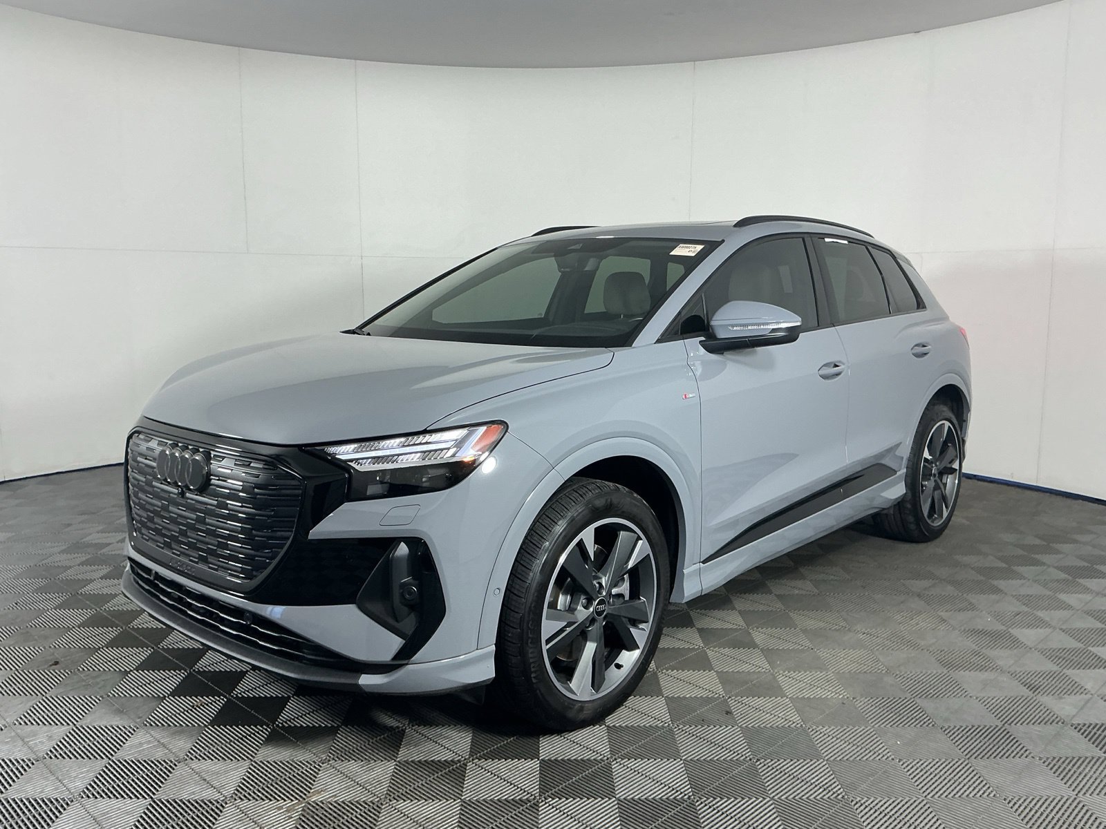 Used 2024 Audi Q4 e-tron Prestige AWD/4WD image 3