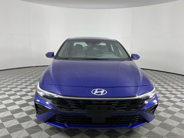 Used 2025 Hyundai Elantra SEL image 2
