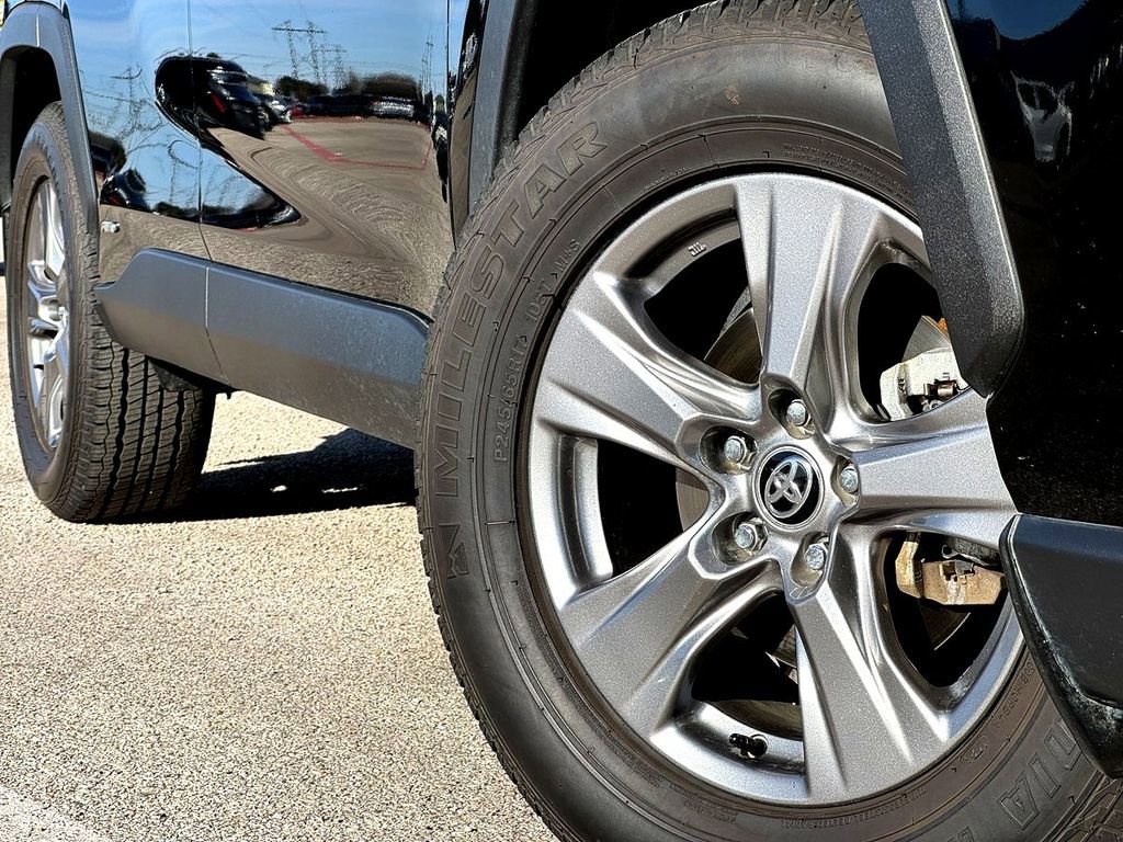 Used 2023 Toyota RAV4 XLE w/ Convenience Package image 2