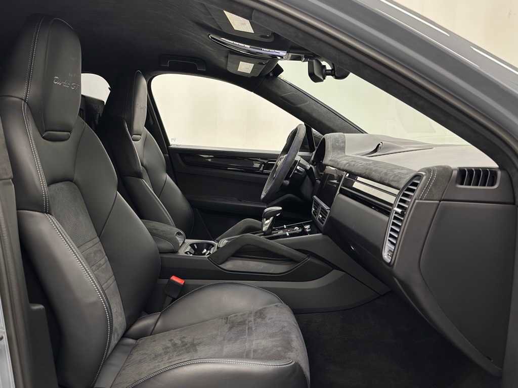 Used 2022 Porsche Cayenne Turbo GT image 18