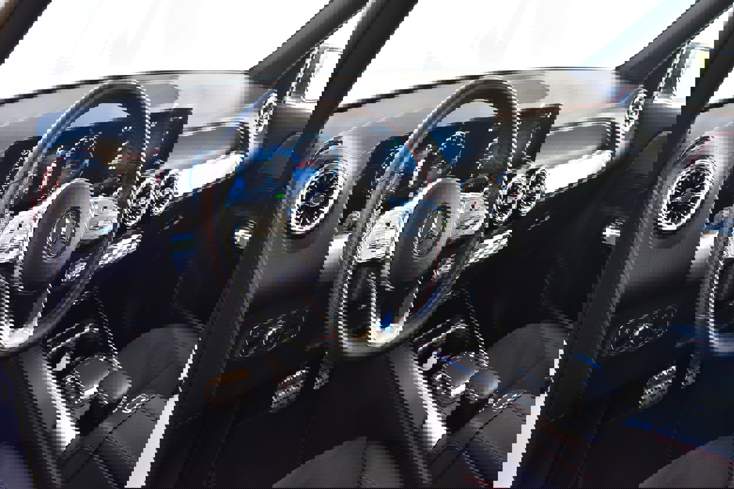 Used 2022 Mercedes-Benz EQB 350 4MATIC w/ AMG Night Package image 18