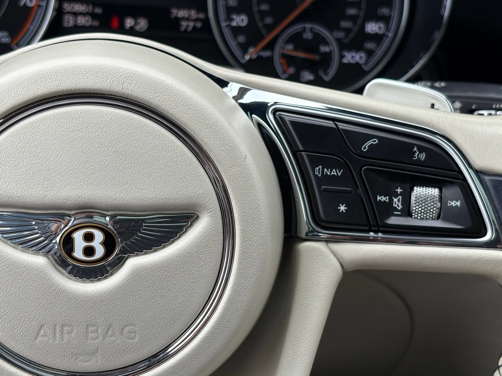 Used 2019 Bentley Bentayga AWD/4WD image 22