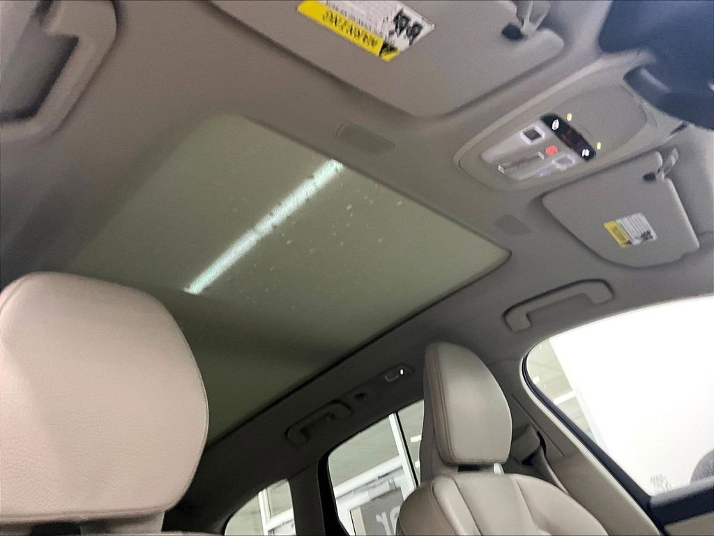 Used 2024 Volvo XC60 B5 Plus image 22