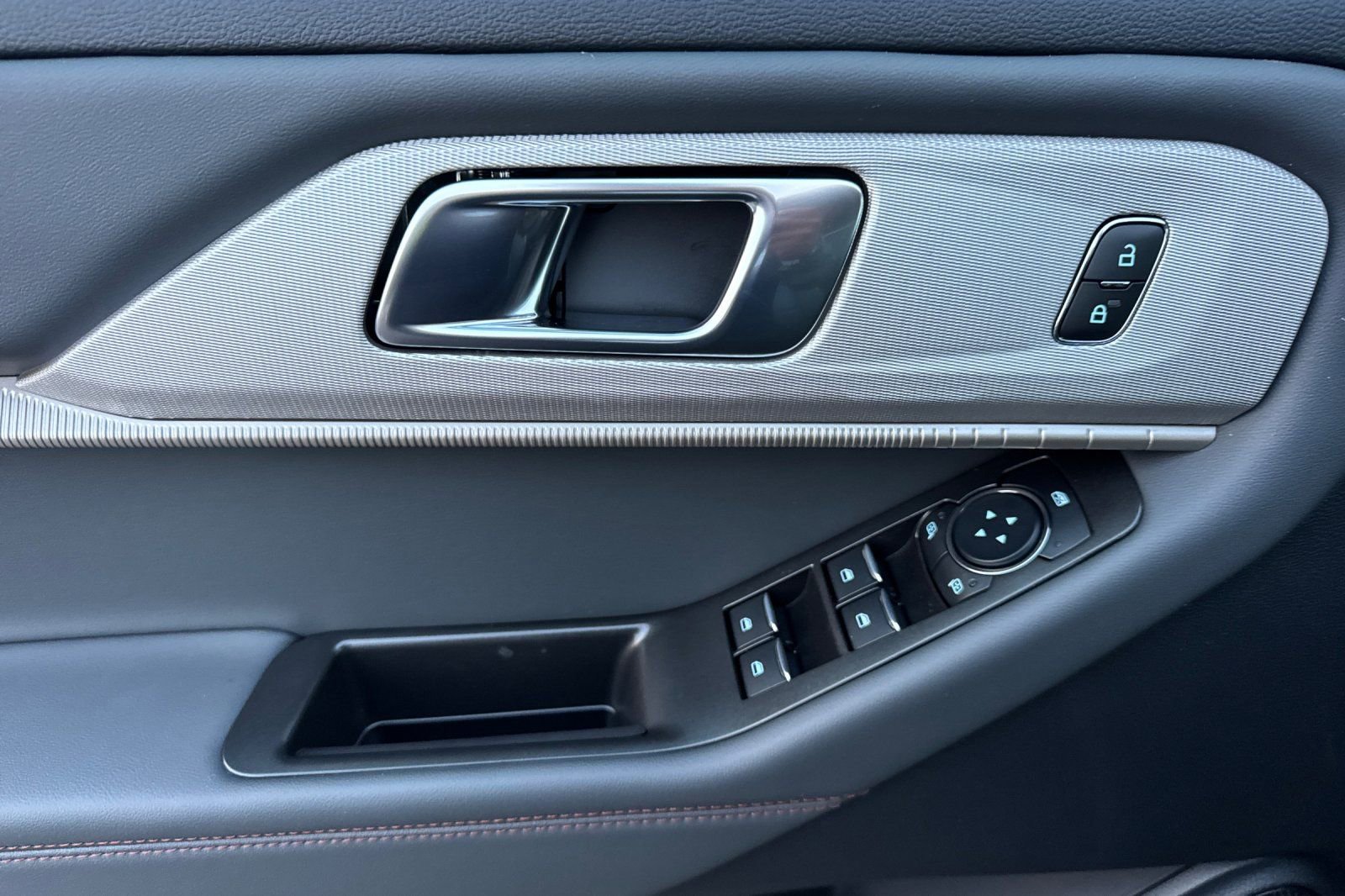 New 2026 Ford Explorer Active w/ Active Comfort Package image 10