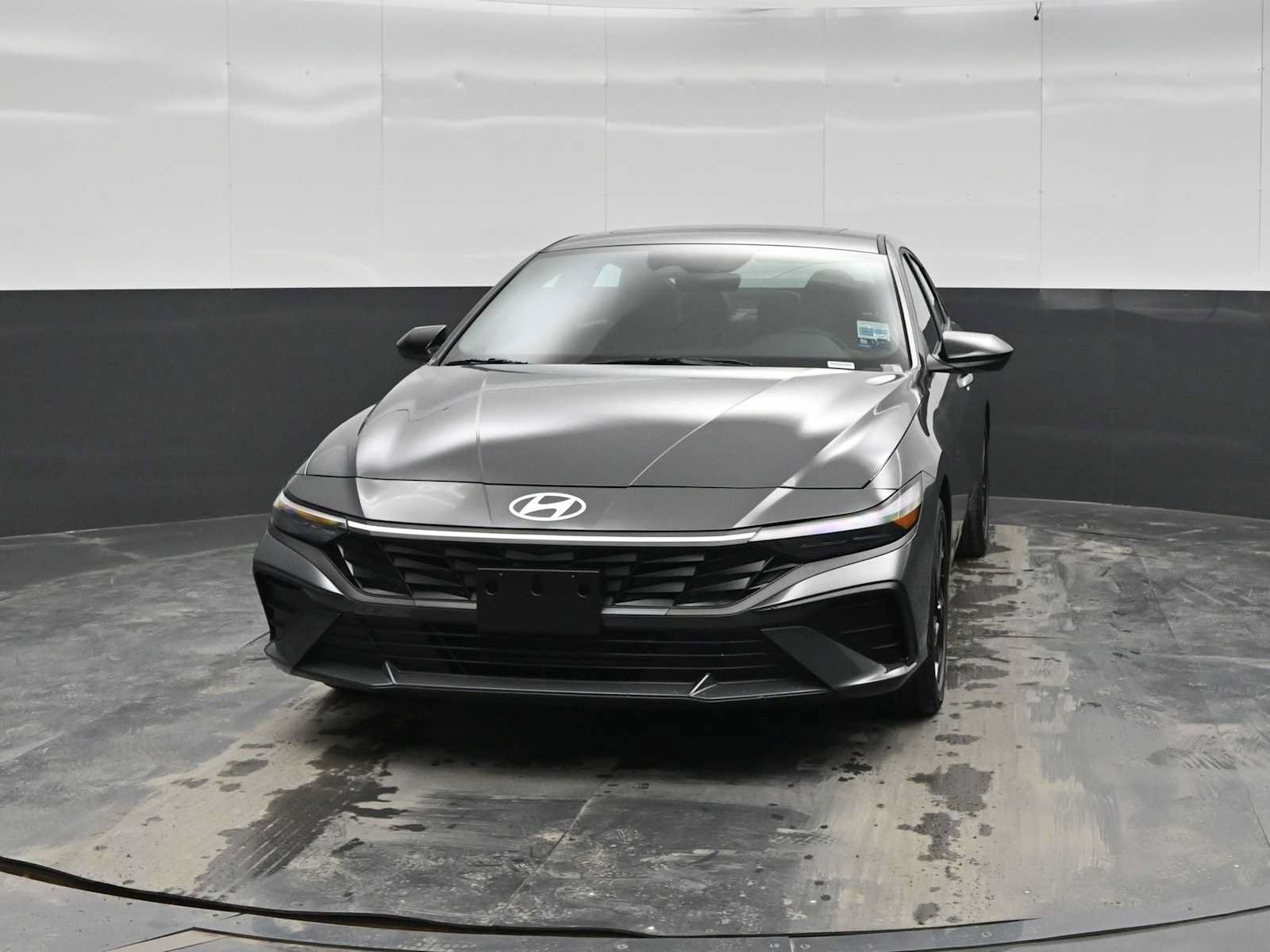 New 2026 Hyundai Elantra SEL Sport FWD image 3