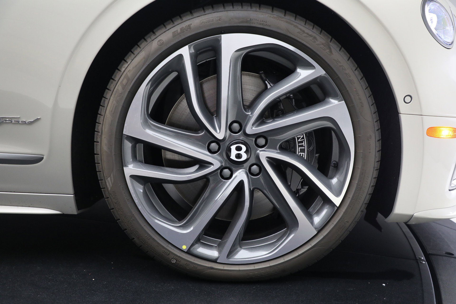 New 2025 Bentley Flying Spur Plug-In Hybrid image 13