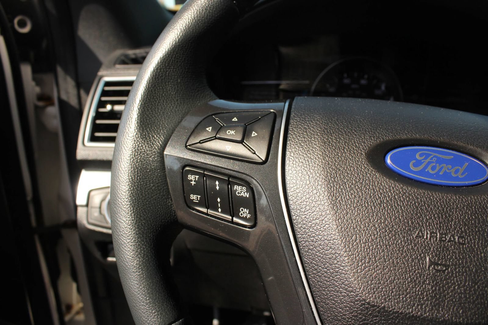 Used 2018 Ford Explorer Limited w/ Equipment Group 301A AWD/4WD image 23