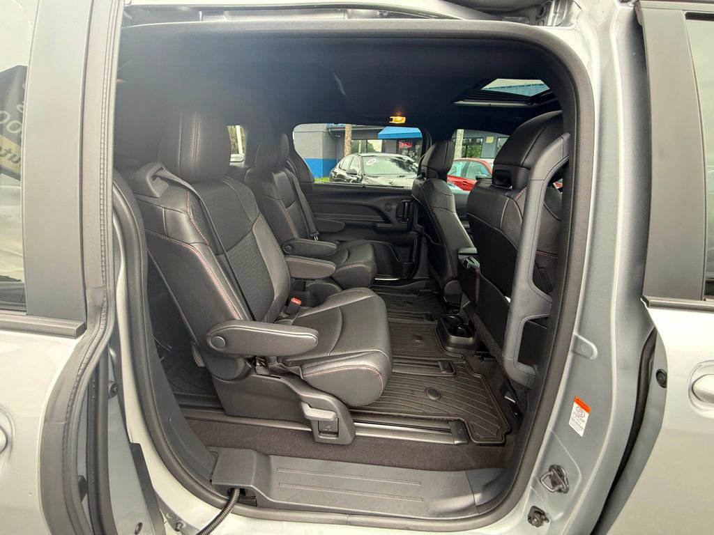 Used 2025 Toyota Sienna XSE image 27