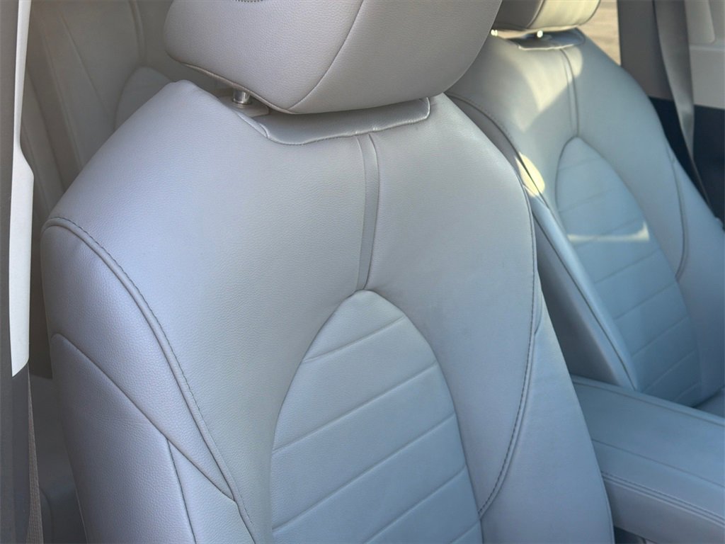 Used 2020 Toyota Highlander XLE image 11