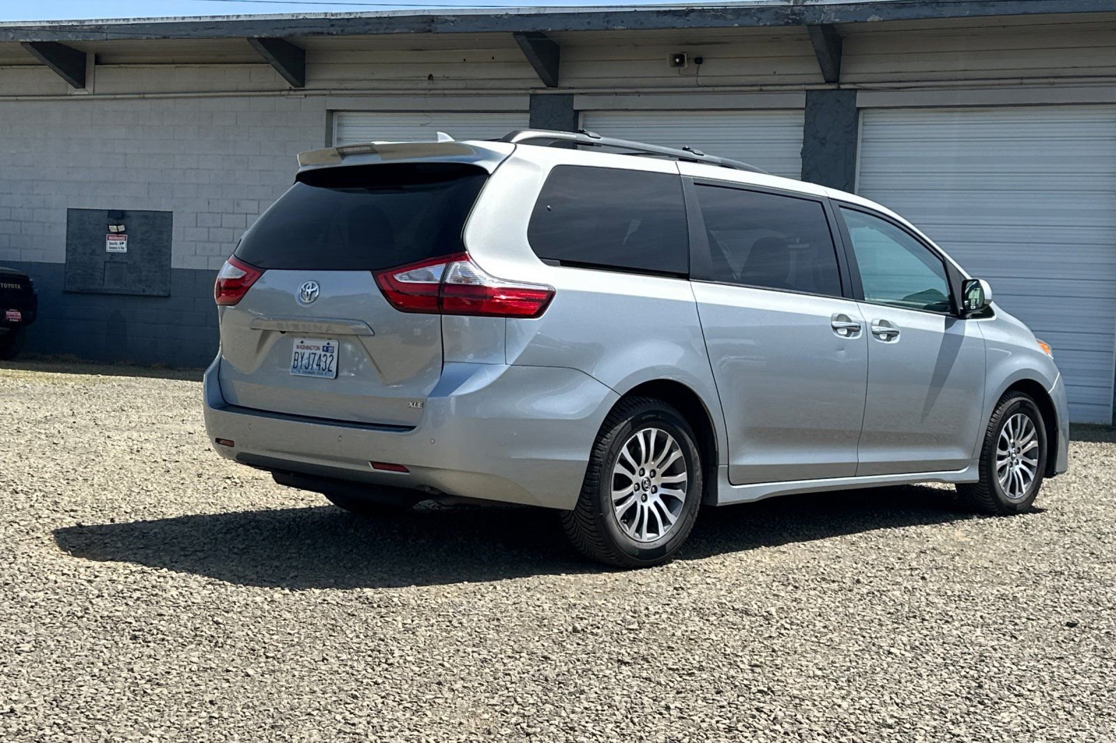 Used 2019 Toyota Sienna XLE w/ XLE Navigation Package FWD image 5
