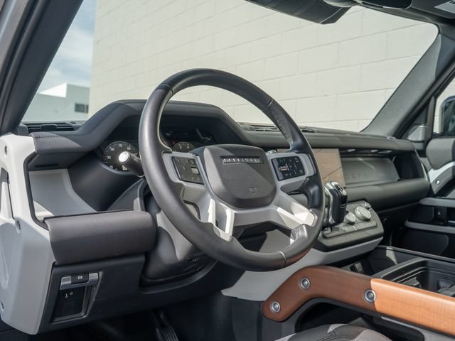 Used 2024 Land Rover Defender 110 SE AWD/4WD image 4